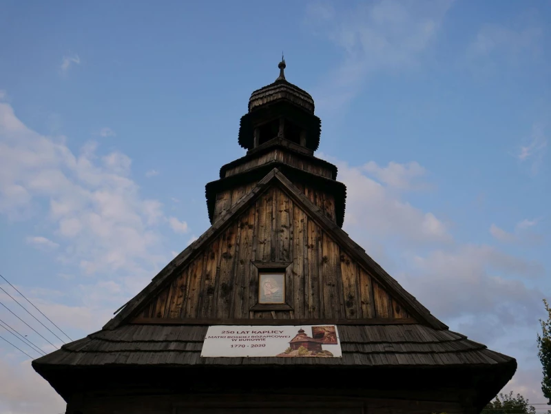 zdjęcie wyróżniające Zabytkowa kaplica Matki Boskiej Różańcowej w Bukowie